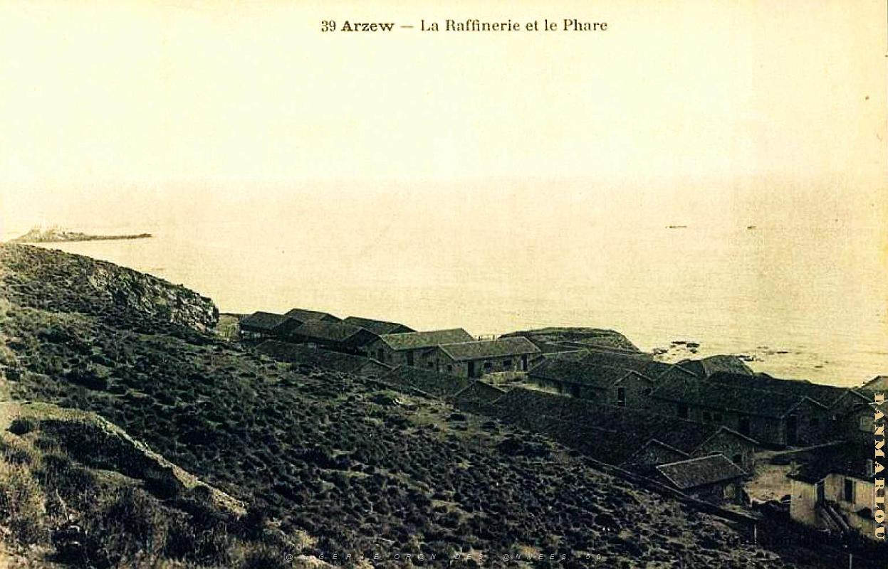 Arzew - Raffinerie et Phare.jpg